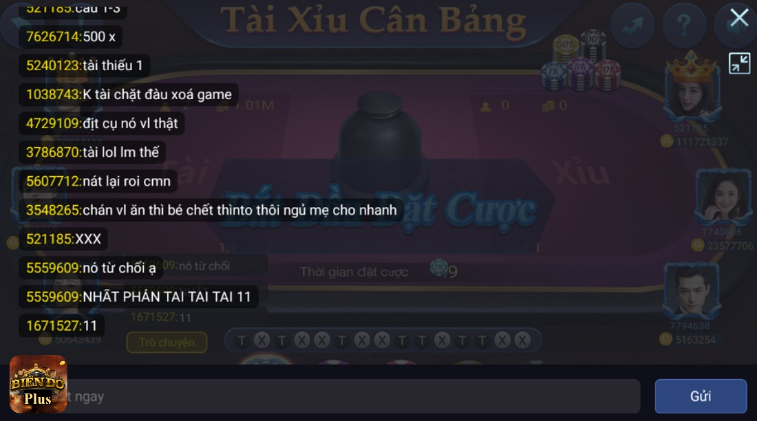 Tính năng chat live để học hỏi thêm nhiều kinh nghiệm từ người chơi khác